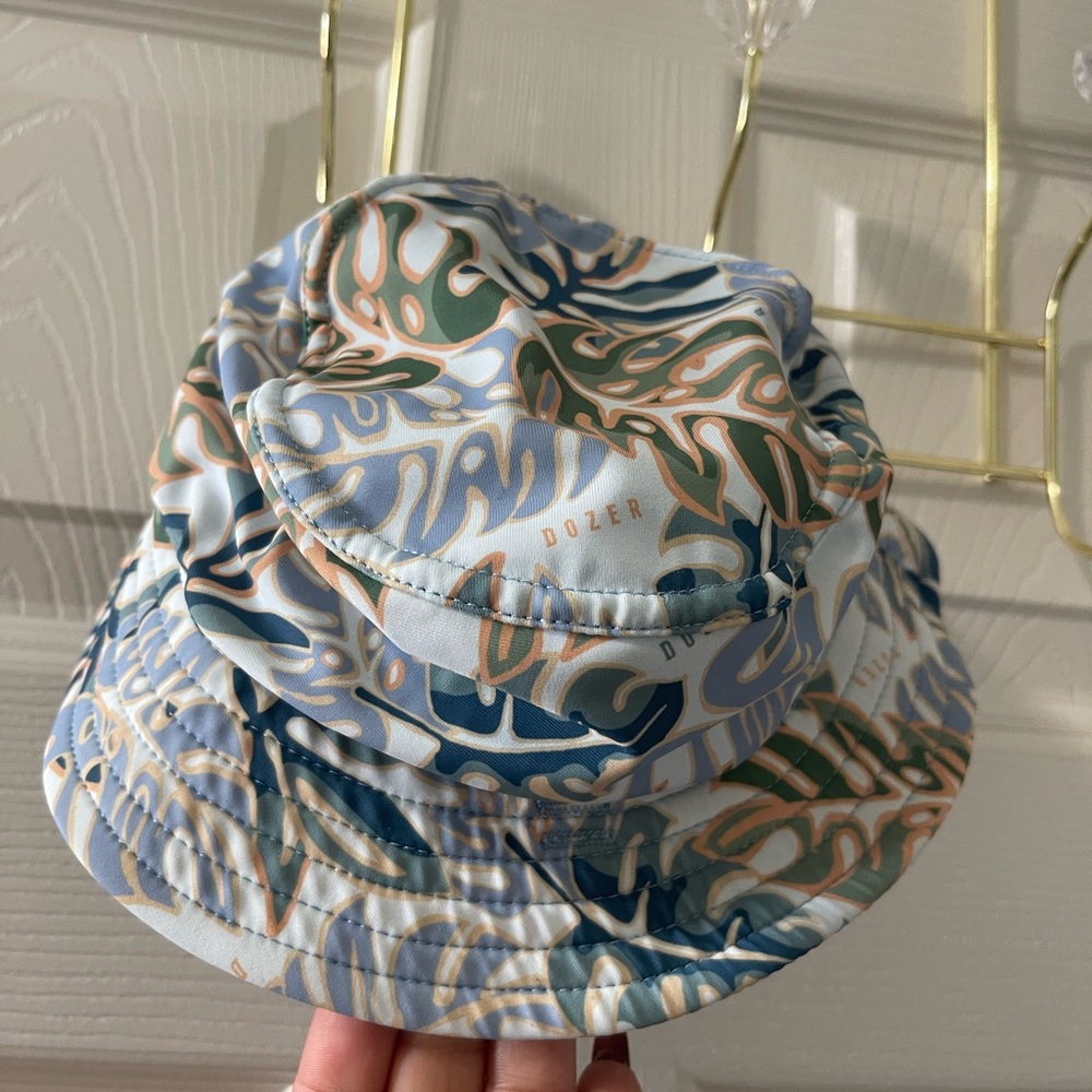 Dozer UPF 50+ boys Bucket swim hat. Reversible